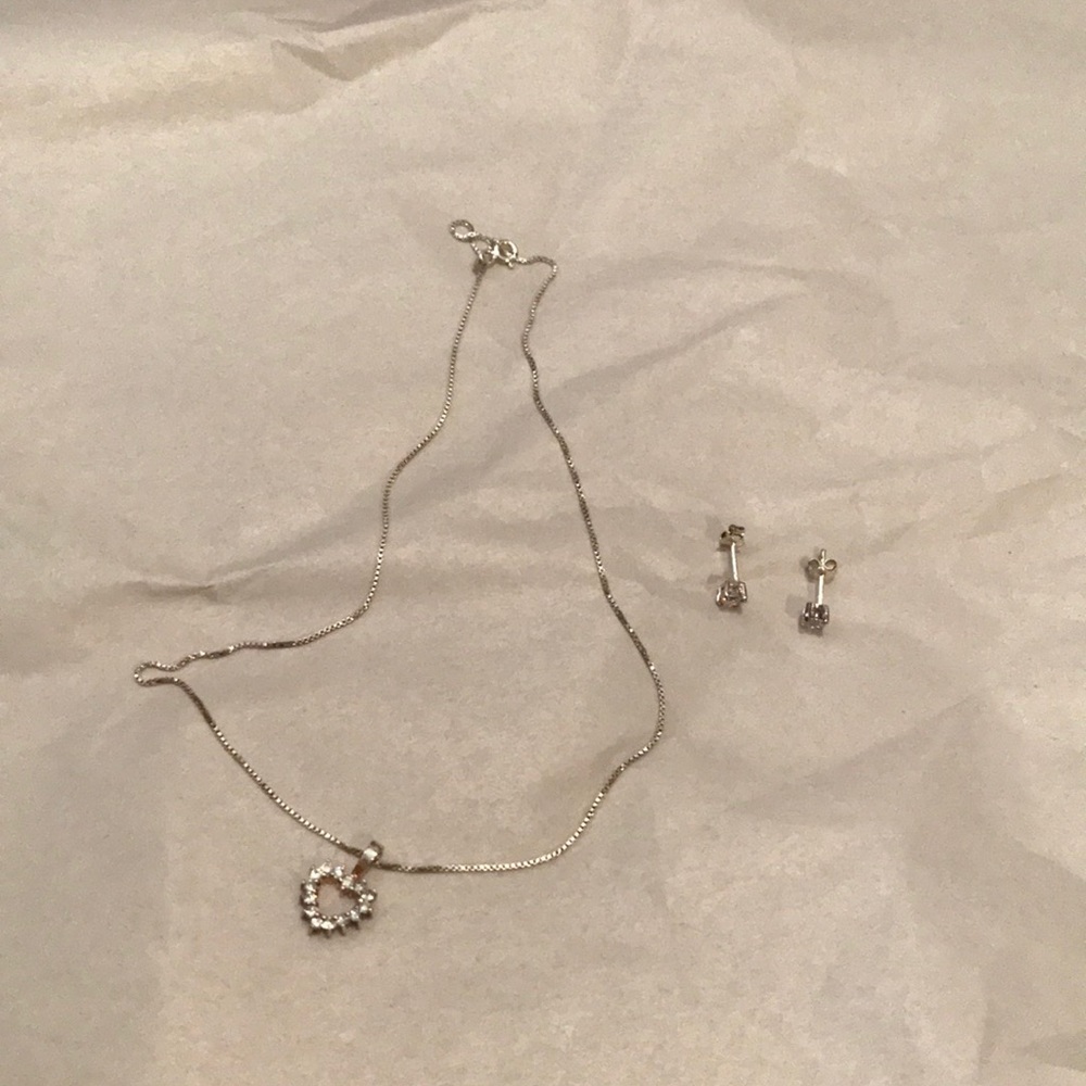 Earring and necklace set